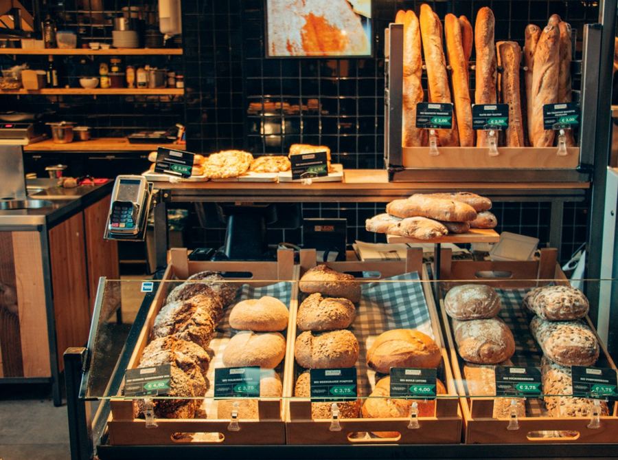 Bakery shelves stocked with bread and rolls (stock photo)